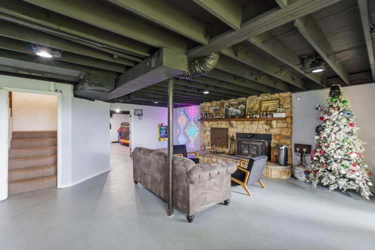 Listing Image 144