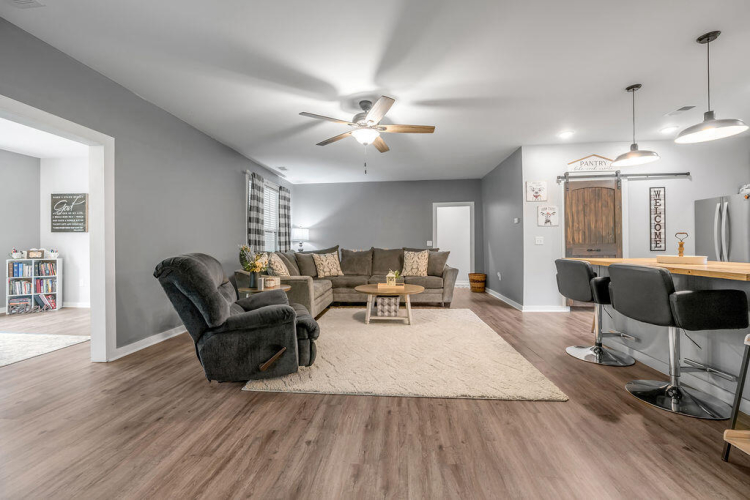 Listing Image 12