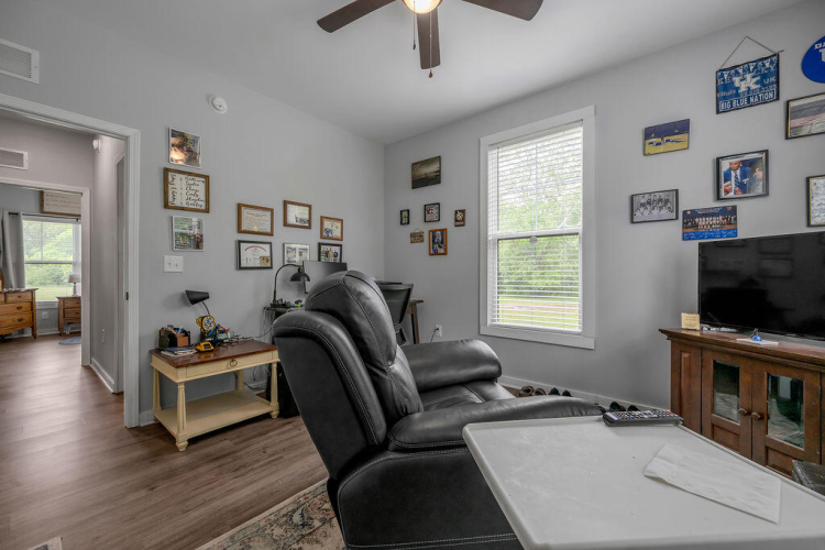 Listing Image 41