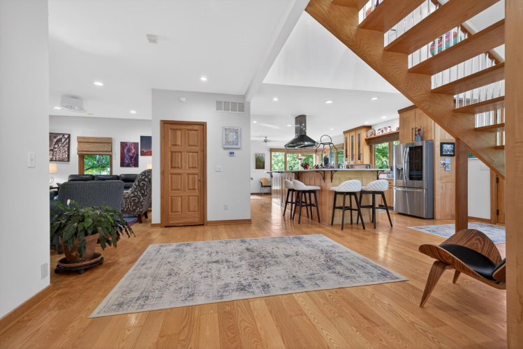 Listing Image 14