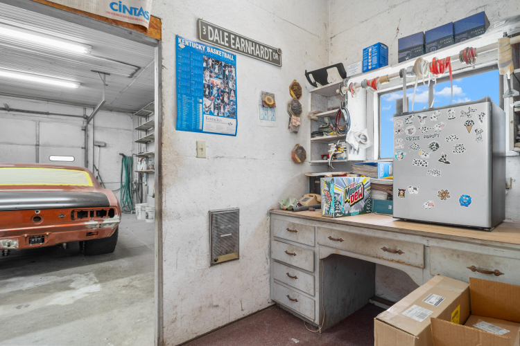 Listing Image 6