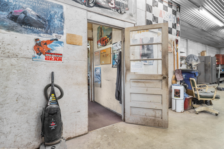 Listing Image 7