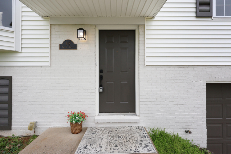 Listing Image 4