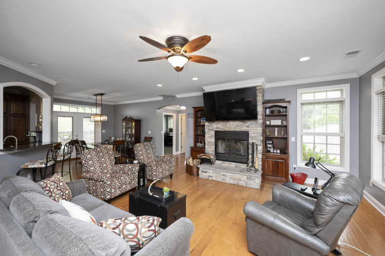 Listing Image 11
