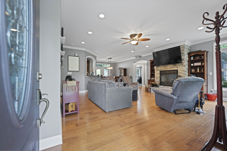 Listing Image 9