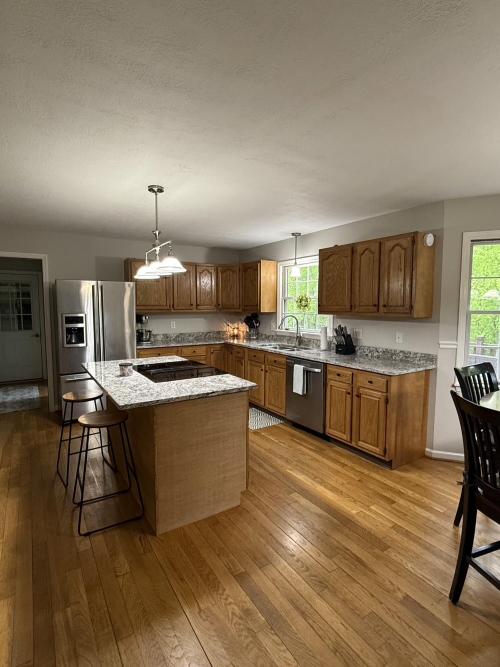Listing Image 3