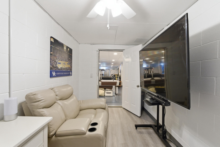 Listing Image 52