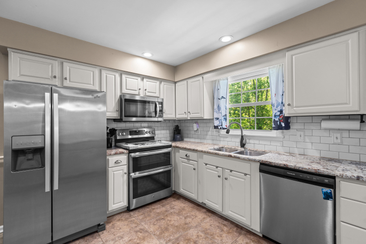 Listing Image 11