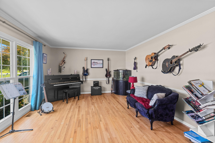 Listing Image 15