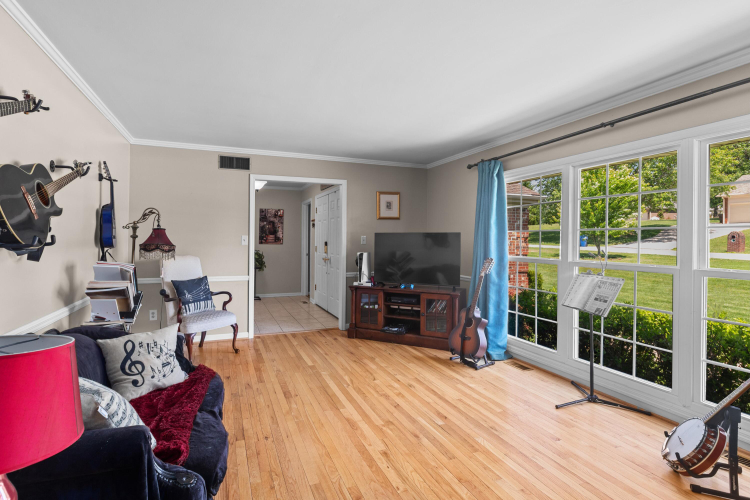 Listing Image 16
