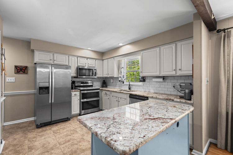 Listing Image 10