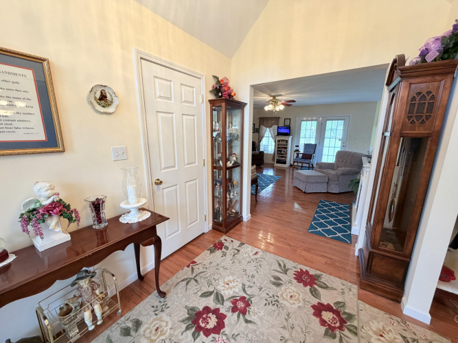 Listing Image 22