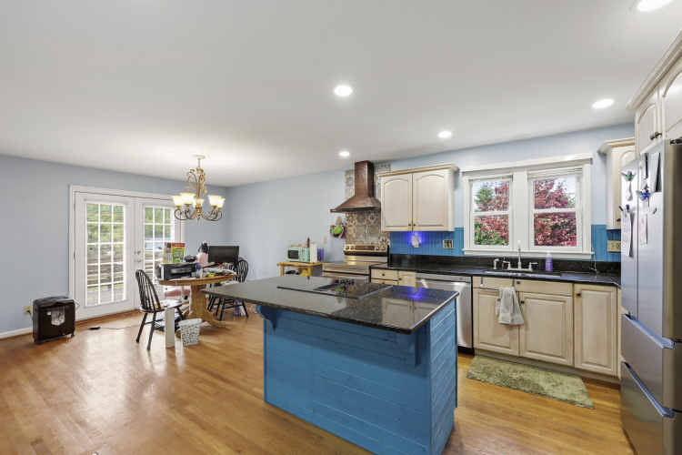 Listing Image 14