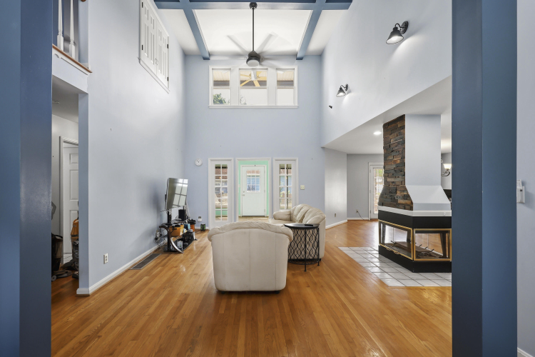 Listing Image 6