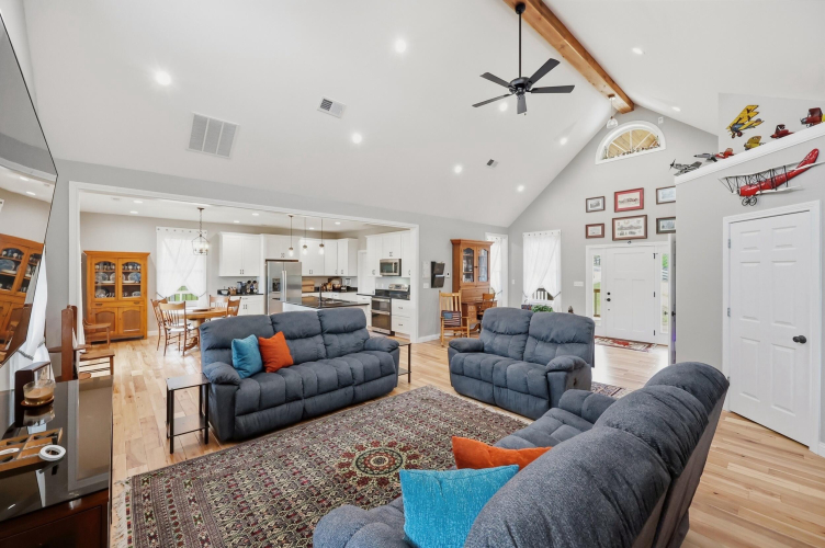 Listing Image 8