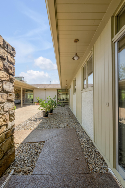 Listing Image 107