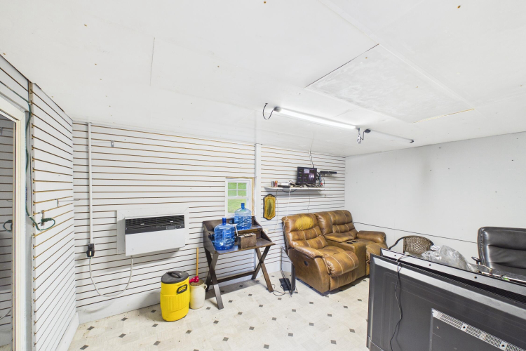 Listing Image 28