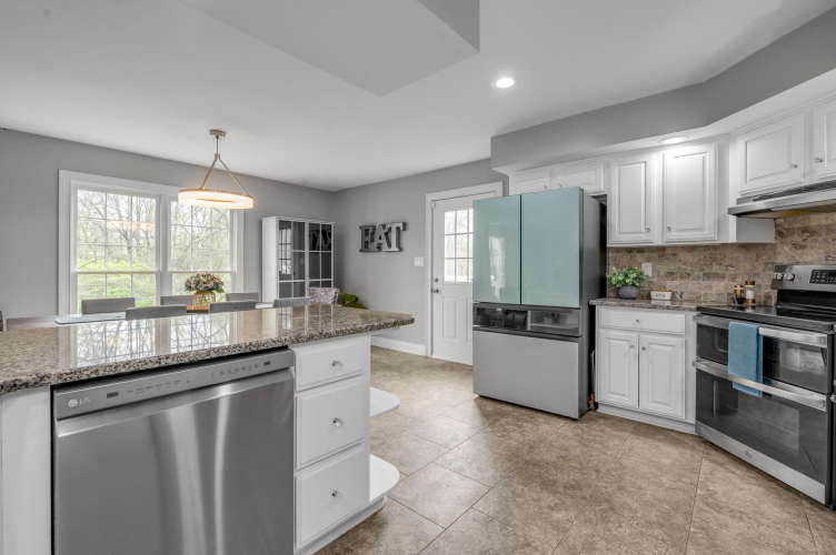 Listing Image 11