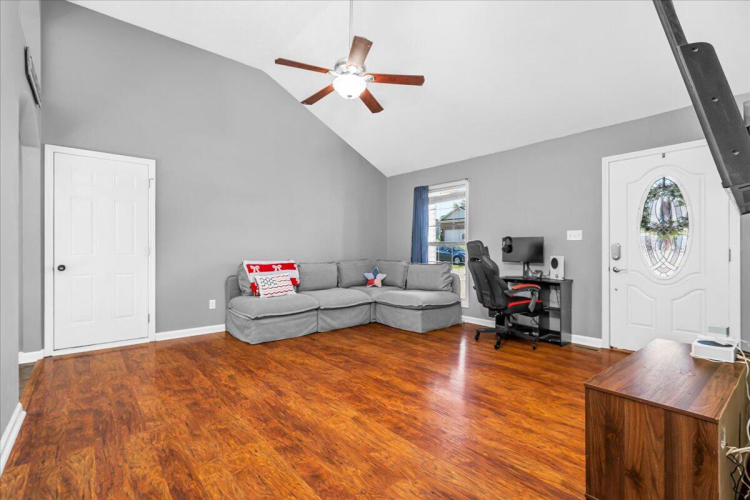 Listing Image 7