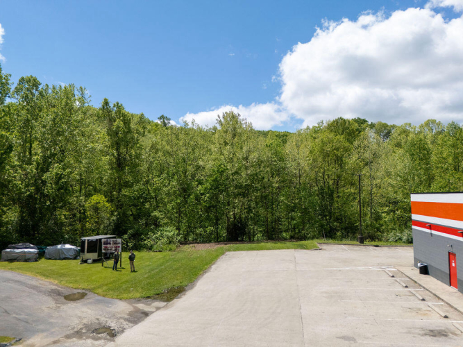 Listing Image 7