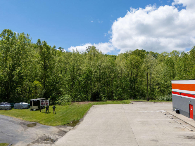 Listing Image 8