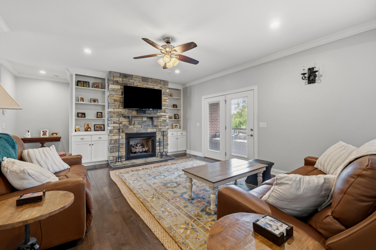 Listing Image 9