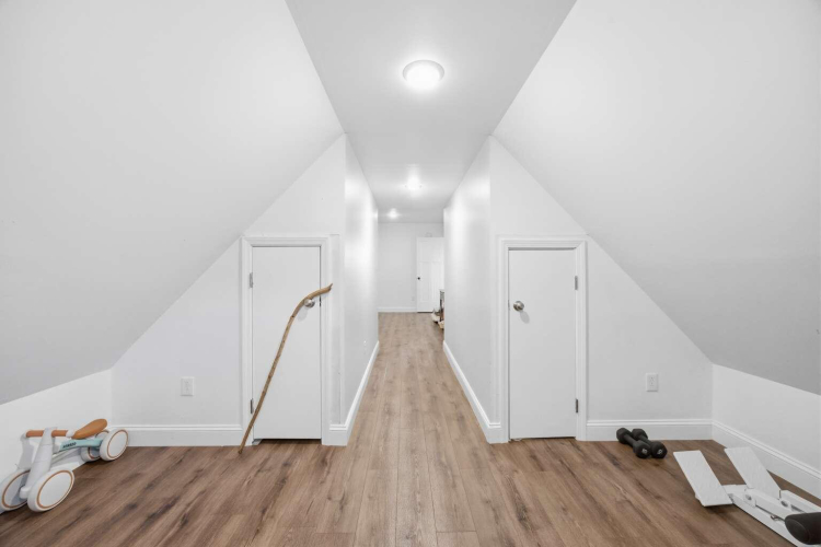 Listing Image 41