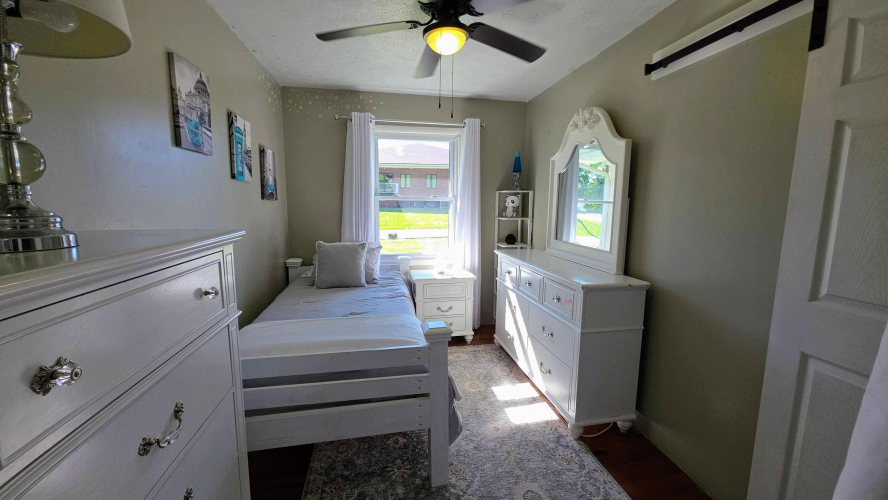 Listing Image 17