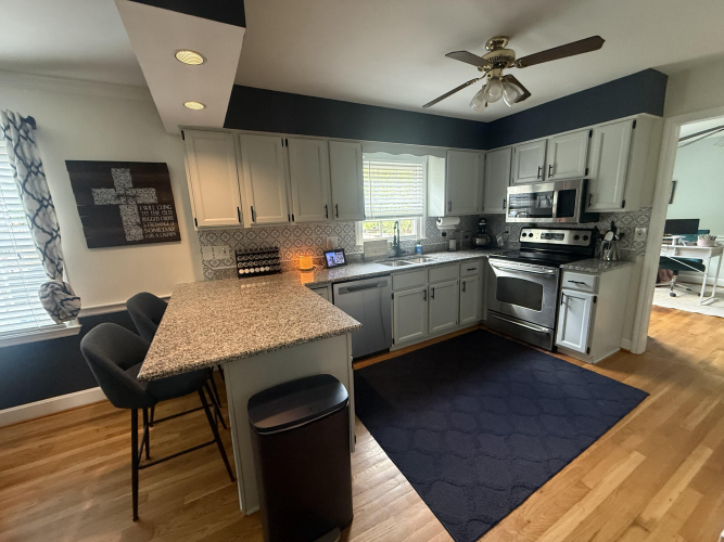 Listing Image 5