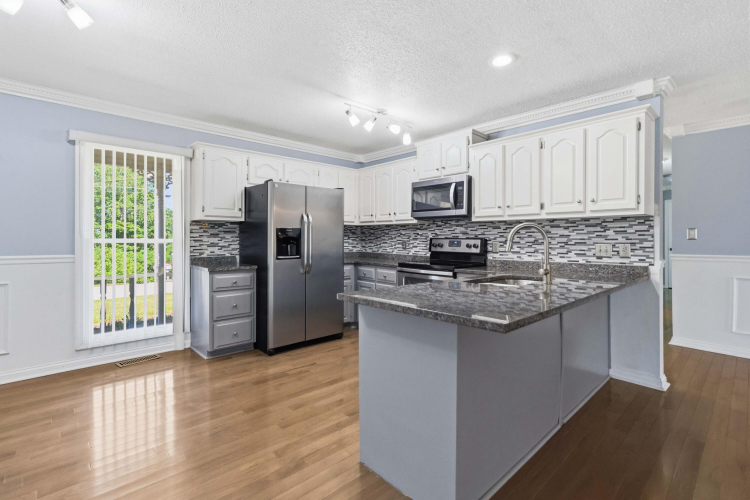 Listing Image 9