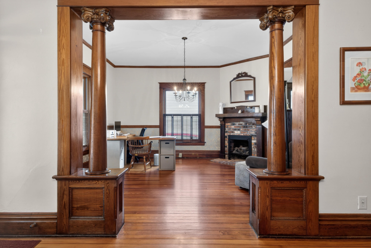 Listing Image 4