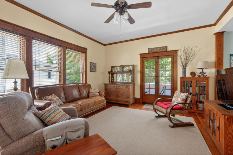 Listing Image 8