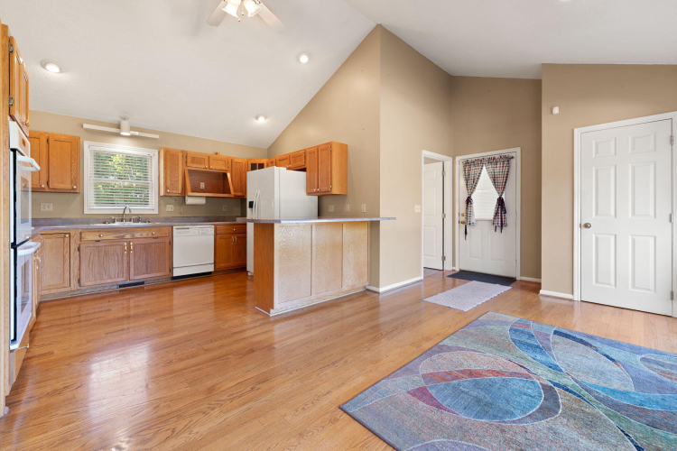 Listing Image 15