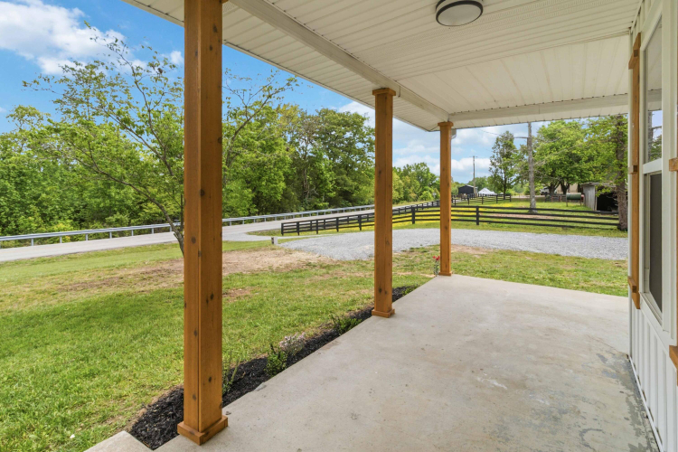 Listing Image 4