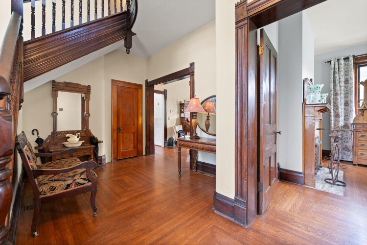 Listing Image 18
