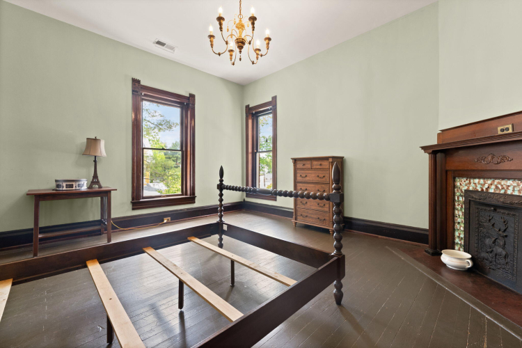 Listing Image 80