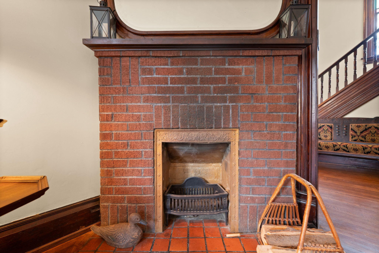 Listing Image 100