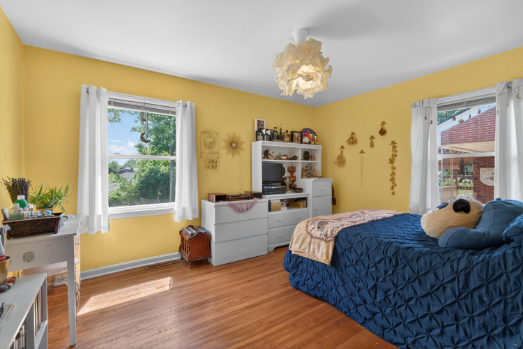 Listing Image 16
