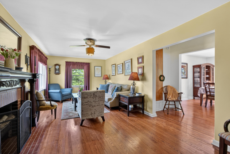 Listing Image 5