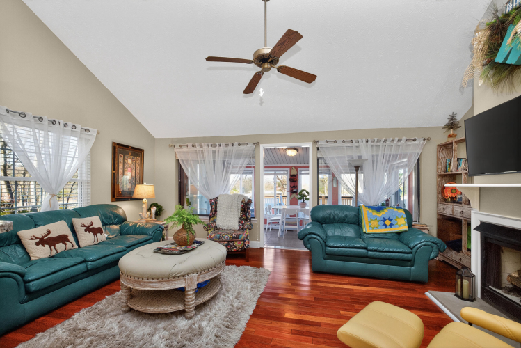 Listing Image 6