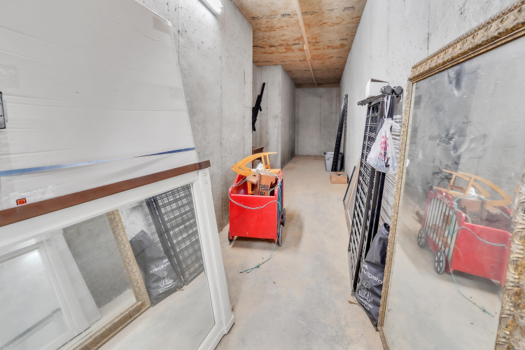 Listing Image 52