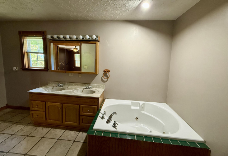 Listing Image 33