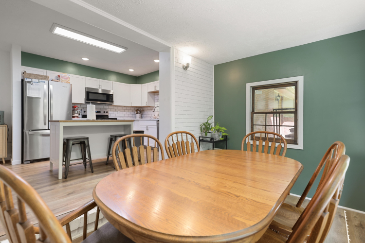 Listing Image 12