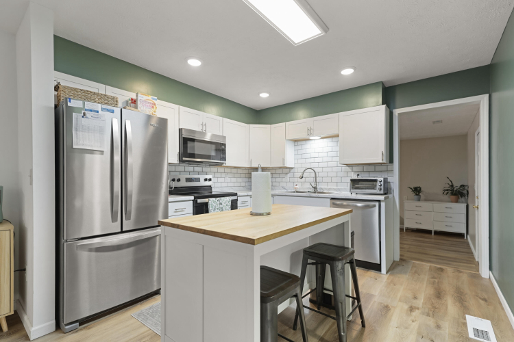 Listing Image 9