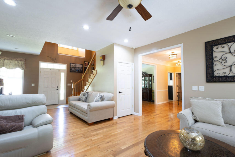 Listing Image 10