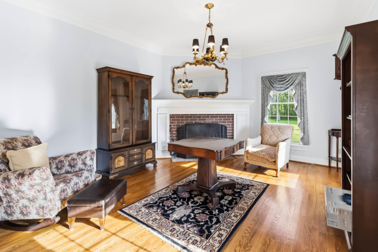 Listing Image 9