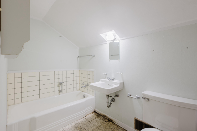 Listing Image 40