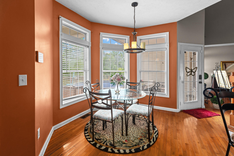 Listing Image 10
