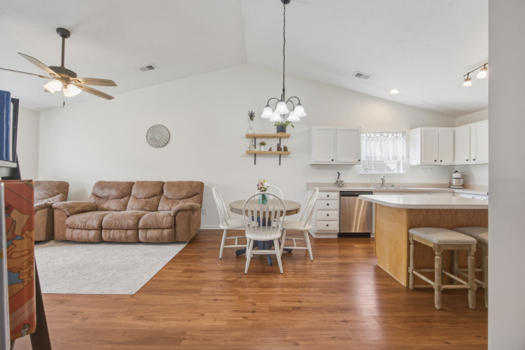 Listing Image 22