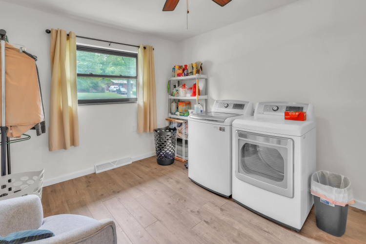 Listing Image 18